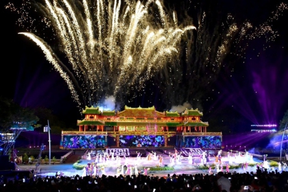 The opening ceremony of the 2023 Hue Festival and the reenactment of the launch ceremony of the Nguyen Dynasty’s new calendar were held in Thua Thien-Hue Province