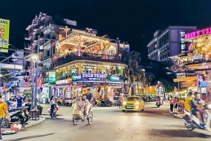 Hue Pedestrian Street – Discover a very different Hue at night