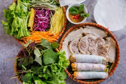 Pork rolled rice paper (Bánh tráng cuốn thịt heo)