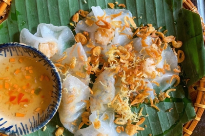 Hoi An white rose cake (Bánh hoa hồng trắng Hội An)