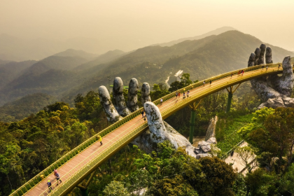 The Golden Bridge in Da Nang City, Vietnam ranks among the top ten famous bridges in the world [Chart News]