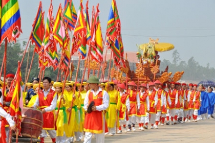 Hung King Festival 2024: The sedan-carrying ceremony at Hung King Temple is lively